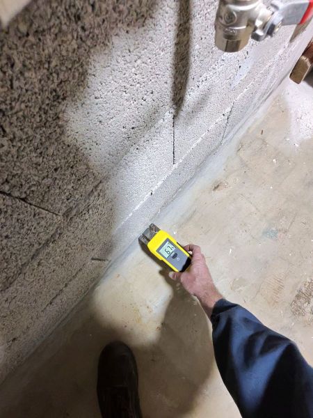 Comment faire sécher un mur après fuite d’eau et moisissure : méthodes efficaces et durables