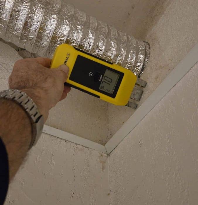 Comment sécher un plafond humide efficacement et durablement ?